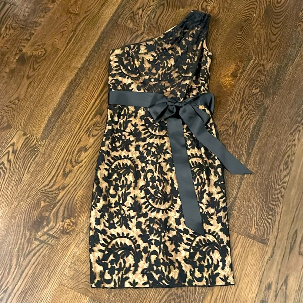 Tadashi Shoji one should elegant lace cocktail dress!